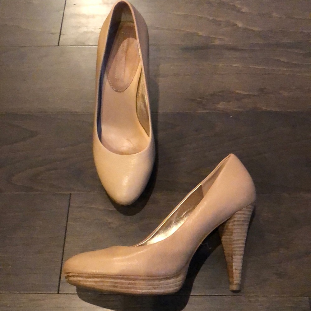 Banana Republic Nude Pumps